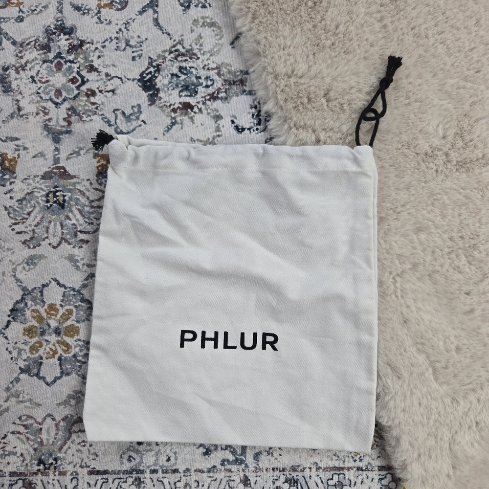 Phlur White Drawstring Dust Bag